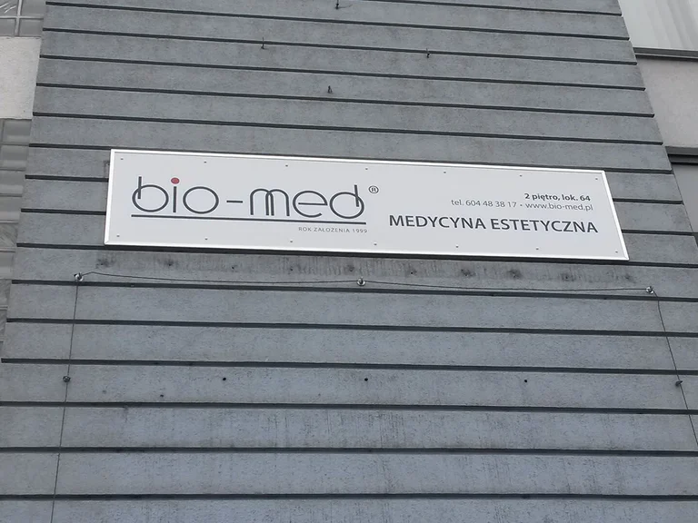 Montaż płyt z grafiką dla firmy Bio-Med w Koszalinie