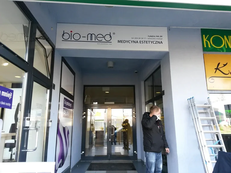 Montaż płyt z grafiką dla firmy Bio-Med w Koszalinie