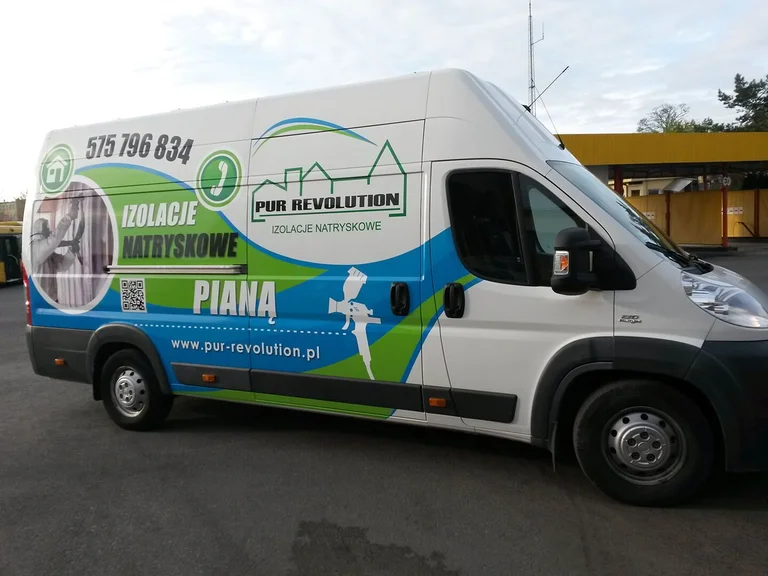 Oklejenie pojazdu dla firmy PUR Revolution