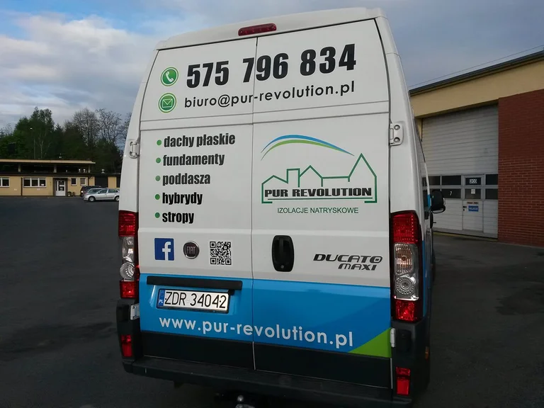 Oklejenie pojazdu dla firmy PUR Revolution