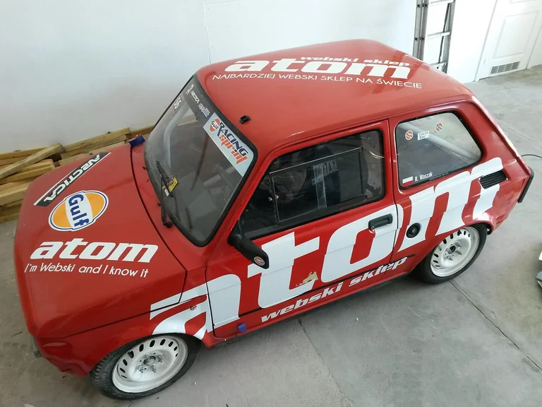 Oklejenie Fiata 126p dla Atom Webski Sklep na rajd Monte Karlino