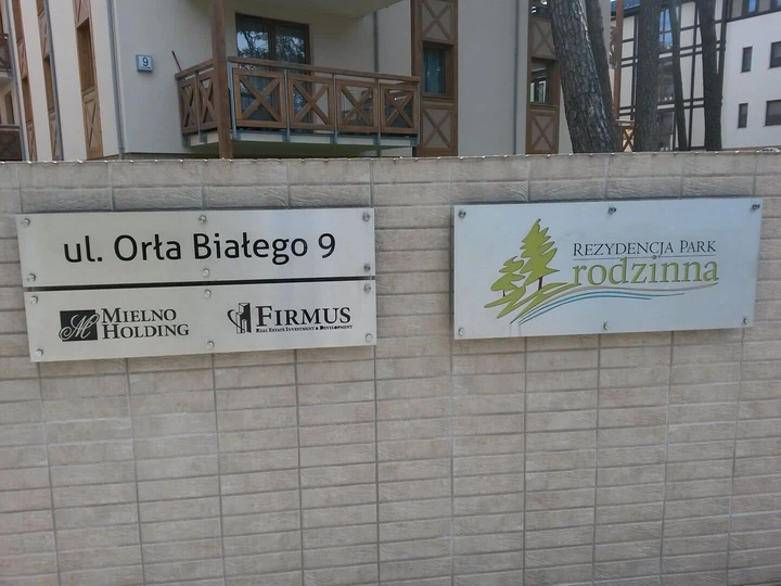 Tablice ze stali szczotkowanej dla firmy Firmus w Mielnie