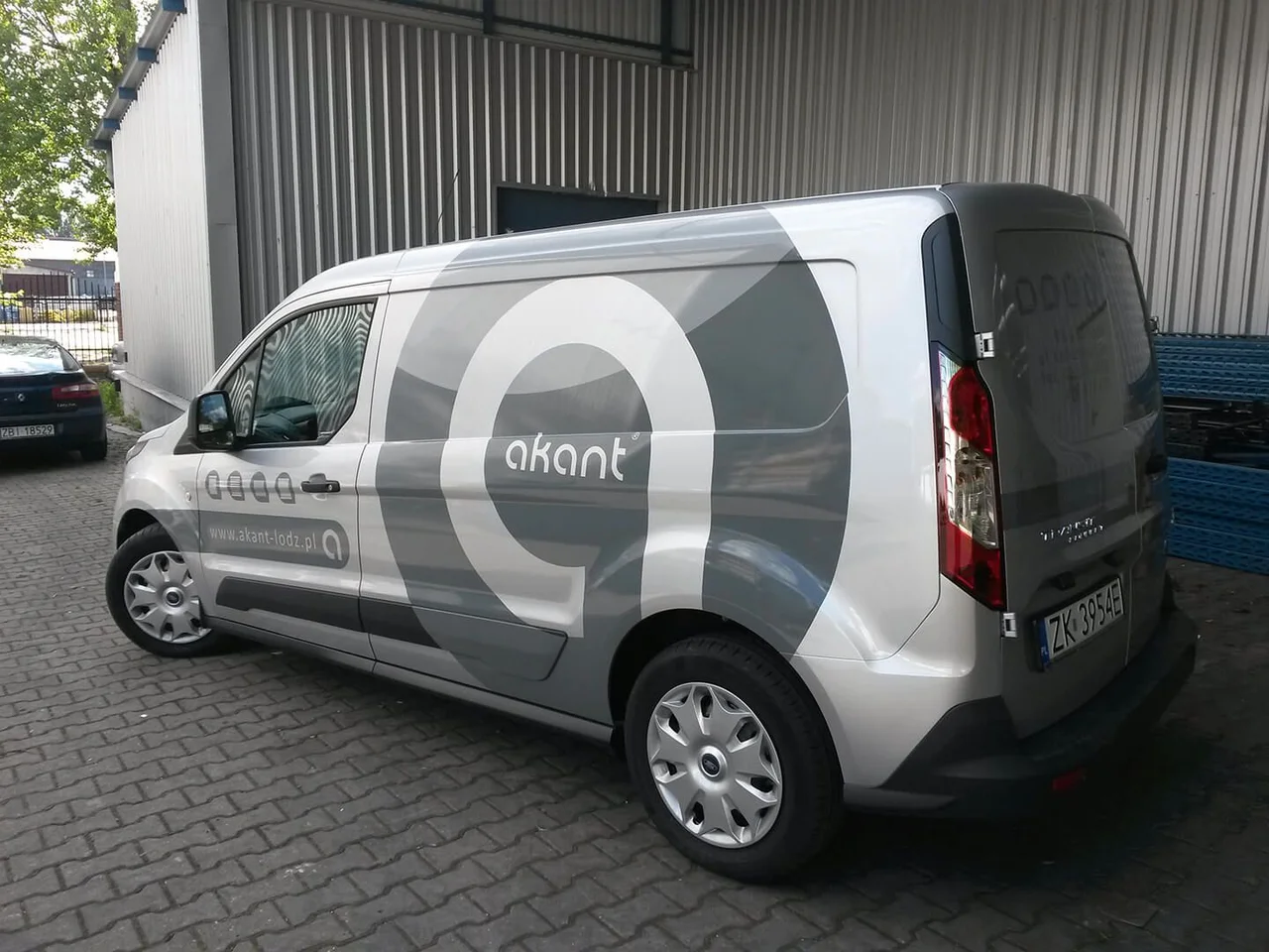 Oklejenie pojazdu firmowego Akant