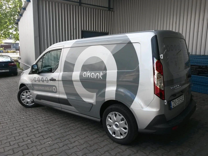Oklejenie pojazdu firmowego Akant