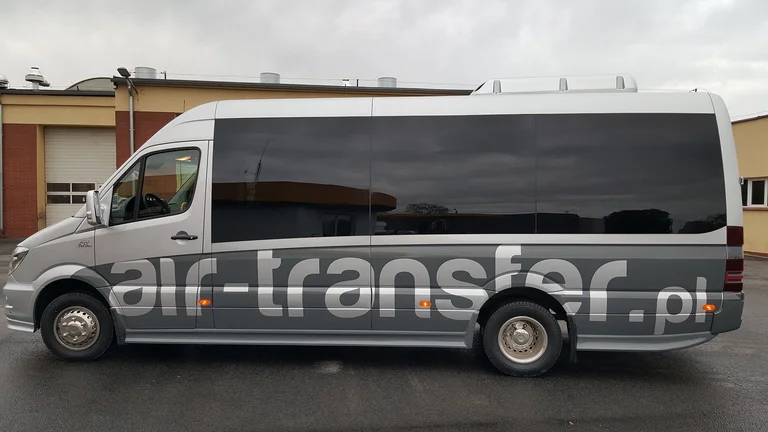 Oklejenie kolejnego pojazdu Air Transfer