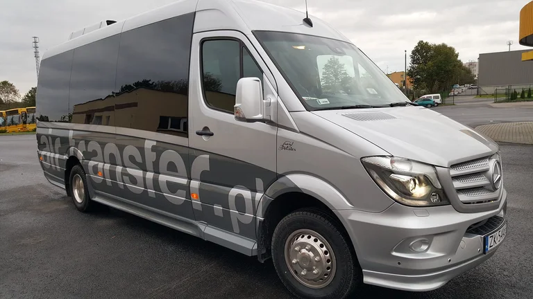 Oklejenie kolejnego pojazdu Air Transfer