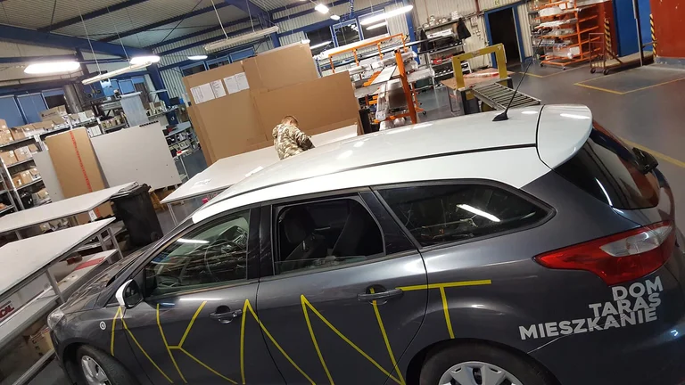 Oklejenie samochodu firmowego Akant.