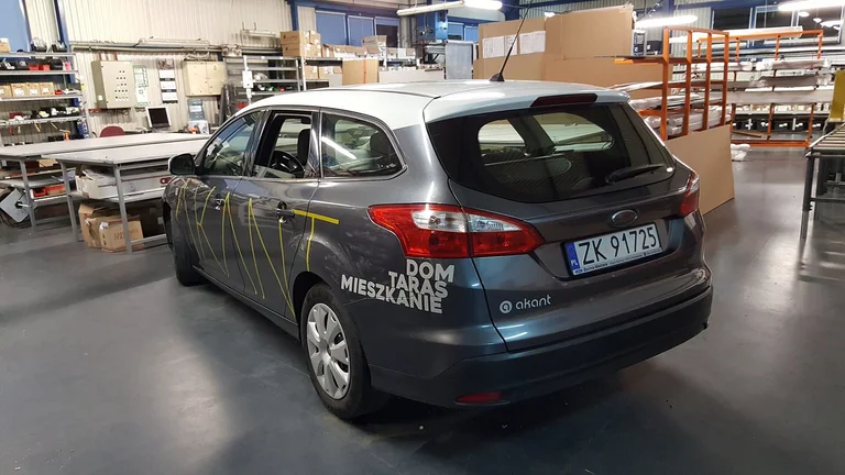 Oklejenie samochodu firmowego Akant.