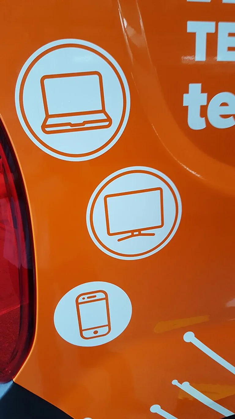 Oklejenie pojazdu serwisowego Inet Media Group