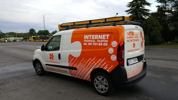 Oklejenie pojazdu serwisowego Inet Media Group