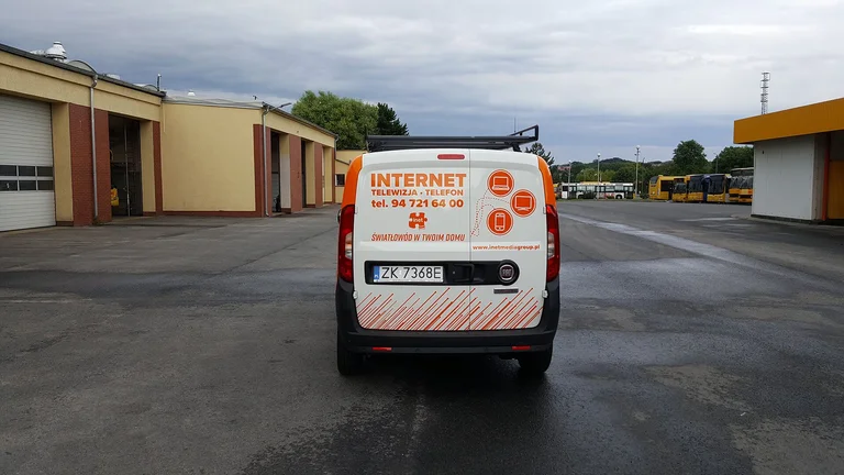 Oklejenie pojazdu serwisowego Inet Media Group