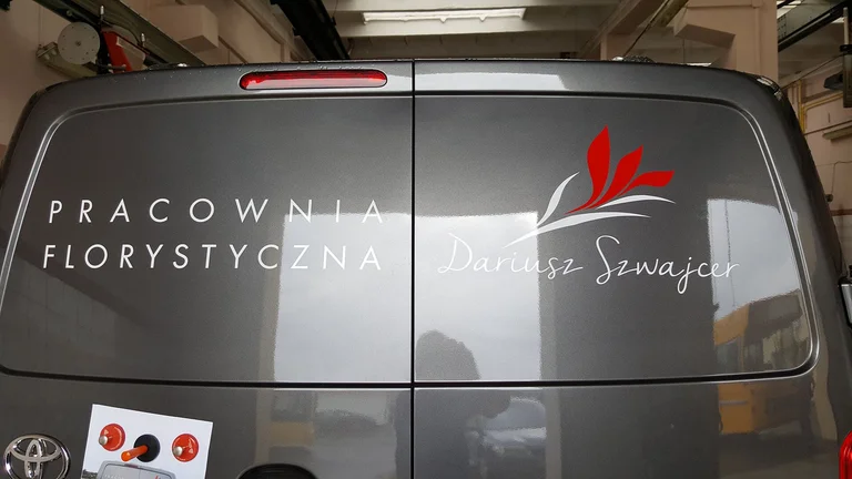 Oklejenie pojazdu Pracowni Florystycznej