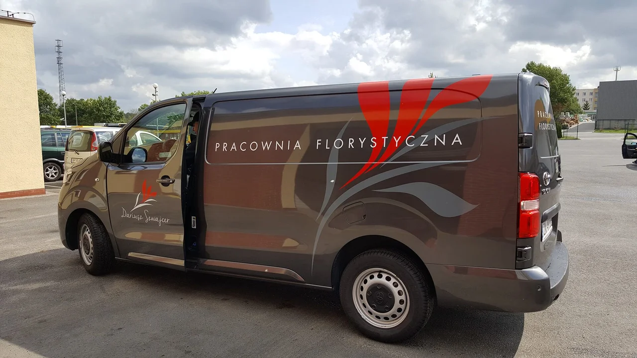 Oklejenie pojazdu Pracowni Florystycznej