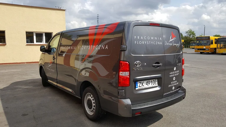 Oklejenie pojazdu Pracowni Florystycznej