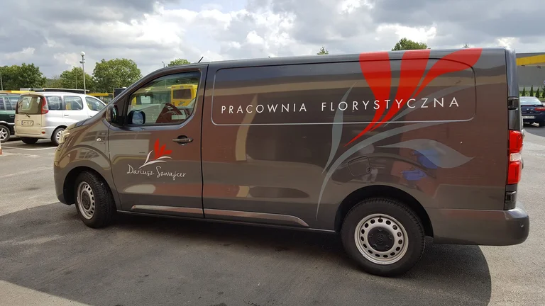 Oklejenie pojazdu Pracowni Florystycznej