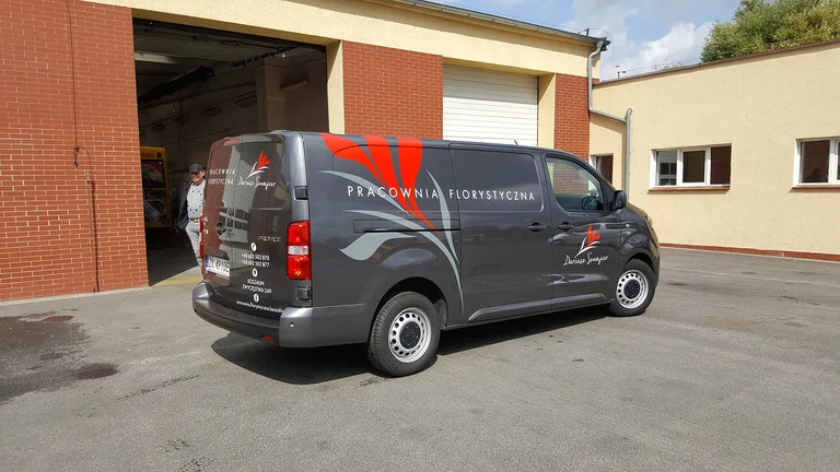 Oklejenie pojazdu Pracowni Florystycznej