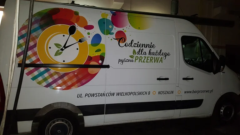 Oklejenie pojazdu Bar Przerwa