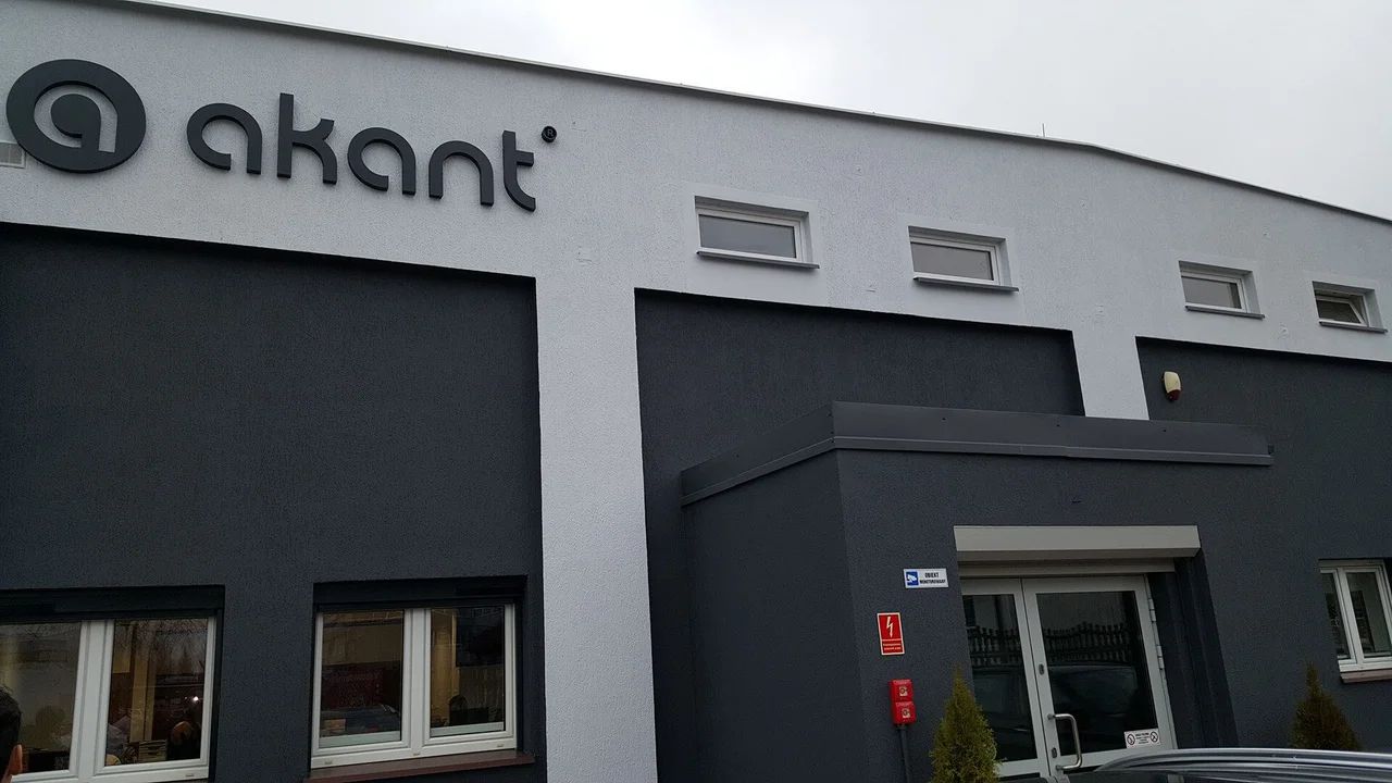 Logo przestrzenne Akant