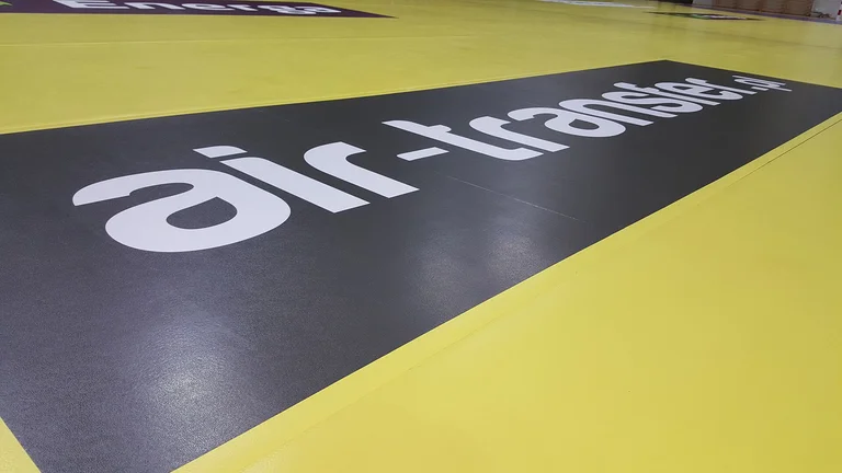 Logo na parkiecie - Air Transfer