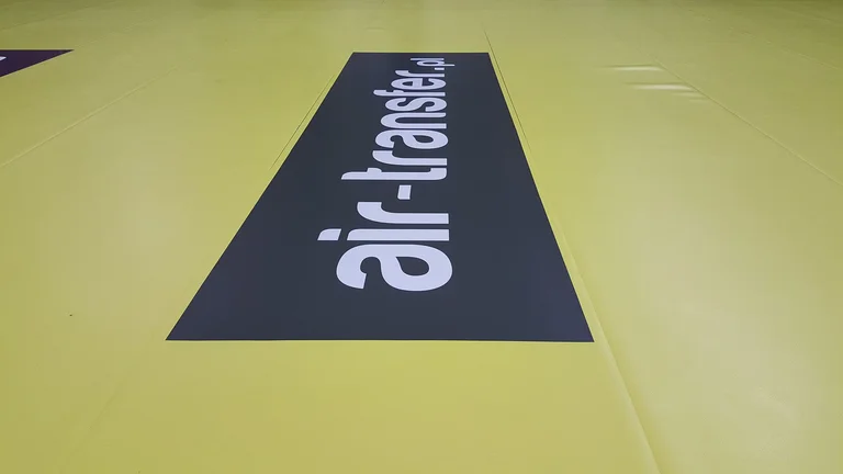 Logo na parkiecie - Air Transfer