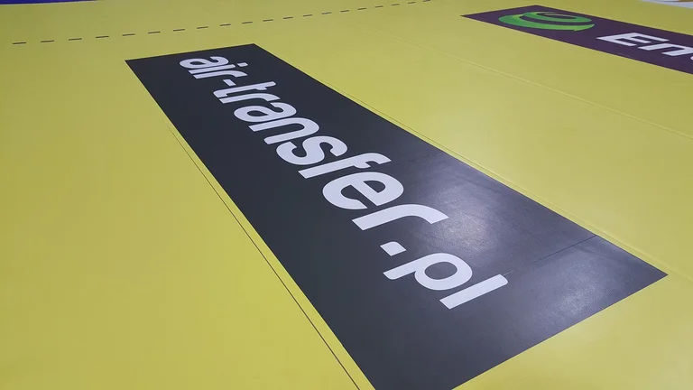 Logo na parkiecie - Air Transfer