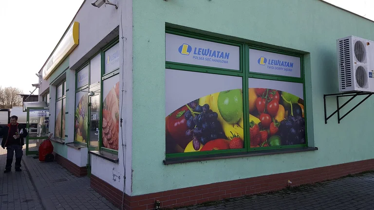 Oklejenie witryn Lewiatan