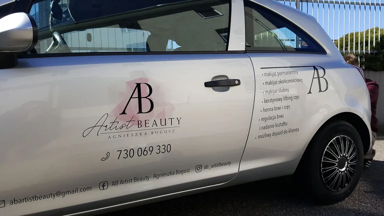 Oklejenie pojazdu Artist Beauty