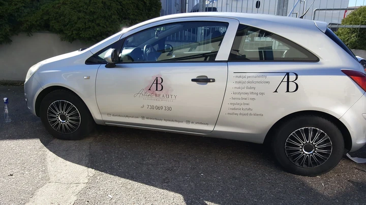 Oklejenie pojazdu Artist Beauty