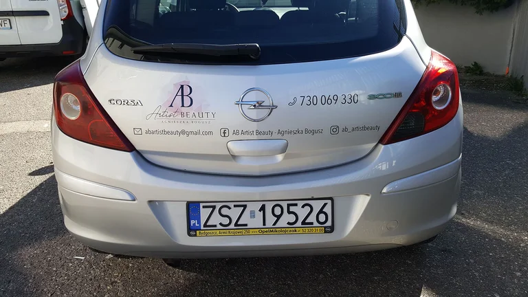 Oklejenie pojazdu Artist Beauty