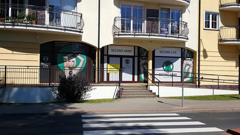 Oklejenie witryn Second Hand Second Life
