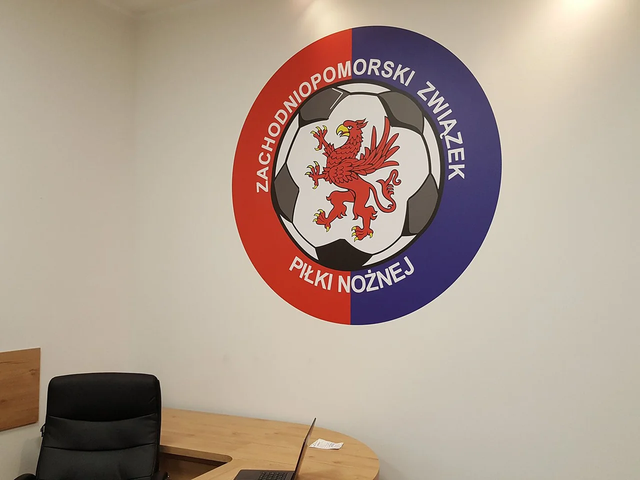 Oklejenie wnętrza ZZPN